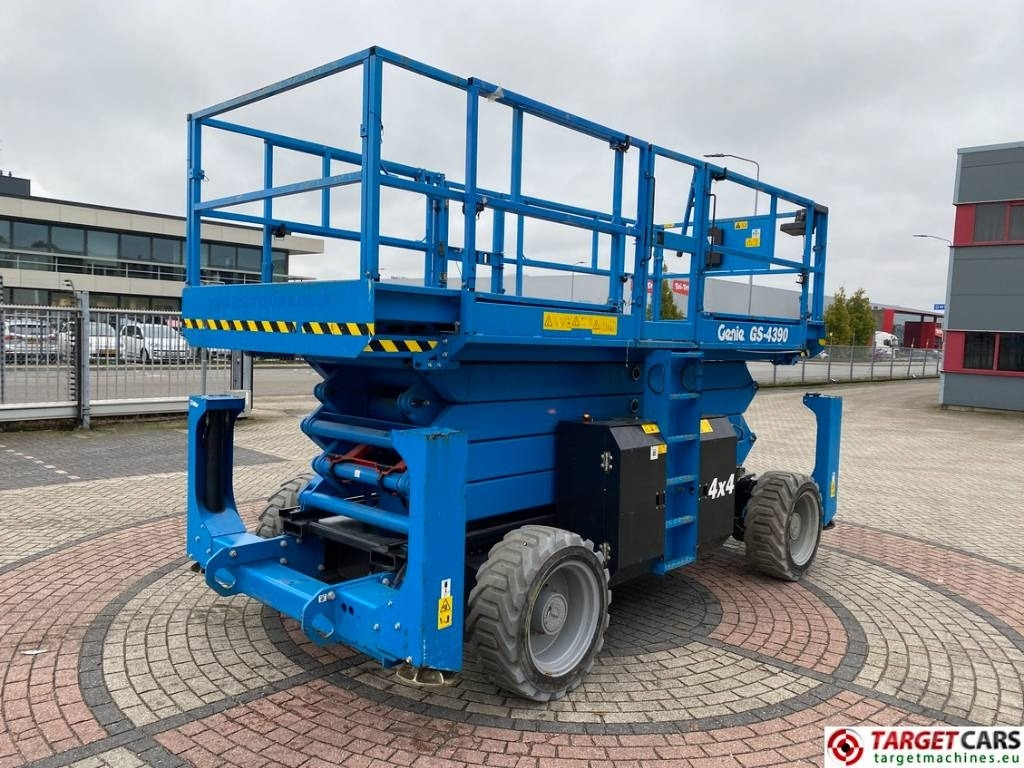 Genie GS-4390 RT LPG 4x4 Scissor Work Lift 1511cm - Plataforma de tijeras: foto 3 Genie GS-4390 RT LPG 4x4 Scissor Work Lift 1511cm - Plataforma de tijeras: foto 3