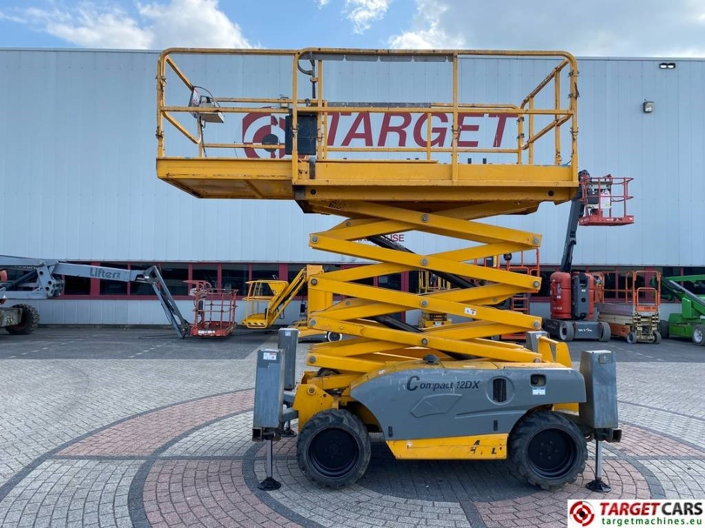 Haulotte Compact 12DX Diesel 4x4 Scissor Work Lift 1206cm - Plataforma de tijeras: foto 5 Haulotte Compact 12DX Diesel 4x4 Scissor Work Lift 1206cm - Plataforma de tijeras: foto 5