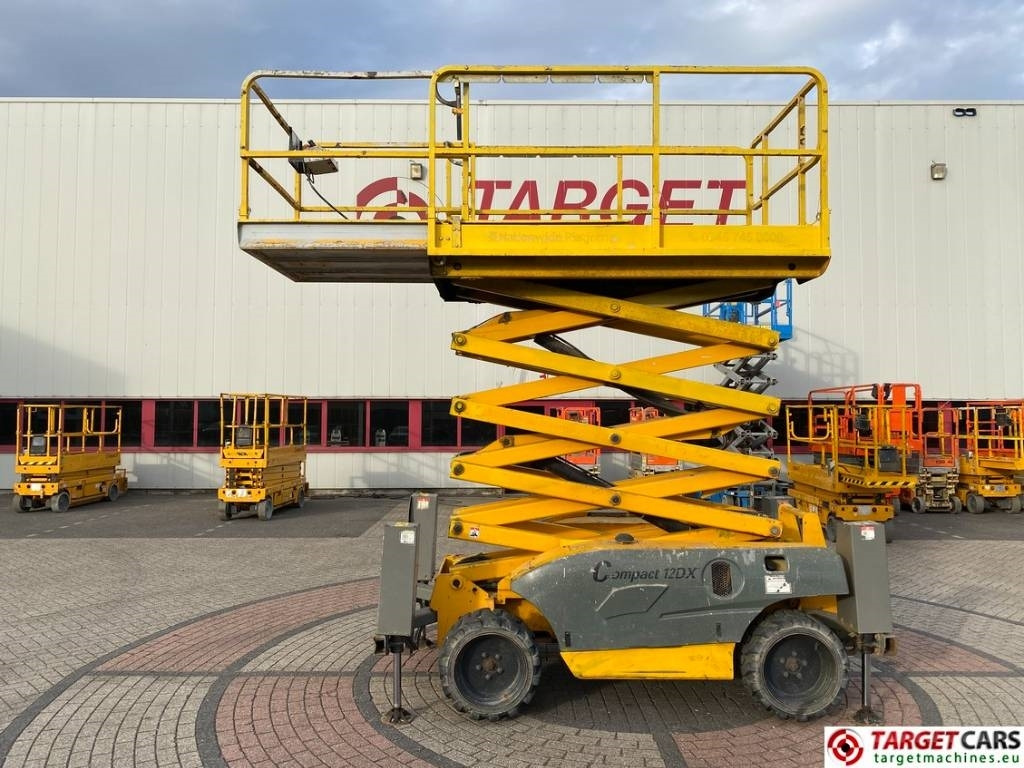 Haulotte Compact 12DX Diesel 4x4 Scissor Work Lift 1206cm - Plataforma de tijeras: foto 5 Haulotte Compact 12DX Diesel 4x4 Scissor Work Lift 1206cm - Plataforma de tijeras: foto 5