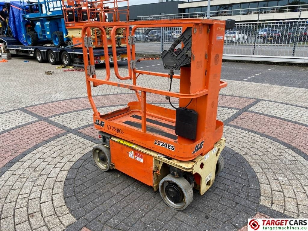 JLG 1230ES Electric Vertical Mast Work Lift 566cm - Plataforma de mástil vertical: foto 2 JLG 1230ES Electric Vertical Mast Work Lift 566cm - Plataforma de mástil vertical: foto 2