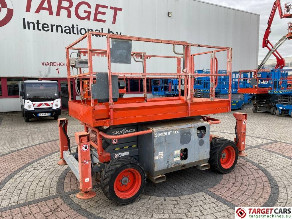SkyJack SJ6826 RT Diesel 4x4 Scissor Work Lift 992cm - Plataforma de tijeras: foto 1 SkyJack SJ6826 RT Diesel 4x4 Scissor Work Lift 992cm - Plataforma de tijeras: foto 1