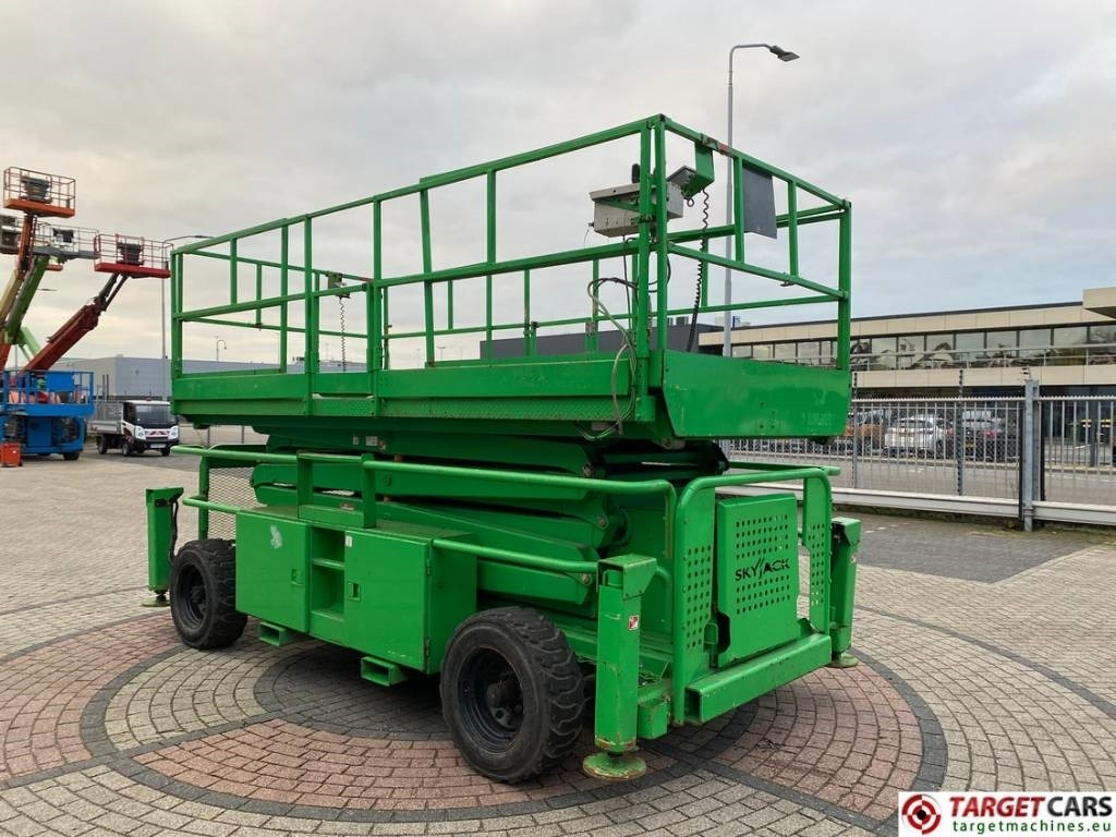 SkyJack SJ9241 RT Diesel 4x4 Scissor Work Lift 1450cm - Plataforma de tijeras: foto 2 SkyJack SJ9241 RT Diesel 4x4 Scissor Work Lift 1450cm - Plataforma de tijeras: foto 2