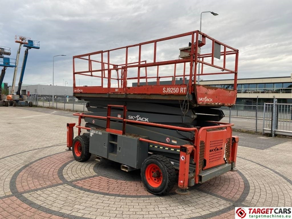 SkyJack SJ9250 RT Diesel 4x4 Scissor 9250 Work Lift 1720cm - Plataforma de tijeras: foto 2 SkyJack SJ9250 RT Diesel 4x4 Scissor 9250 Work Lift 1720cm - Plataforma de tijeras: foto 2