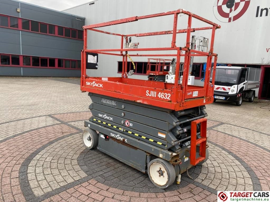 SkyJack SJIII-4632 Electric 4632 Scissor Work Lift 1170cm - Plataforma de tijeras: foto 4 SkyJack SJIII-4632 Electric 4632 Scissor Work Lift 1170cm - Plataforma de tijeras: foto 4