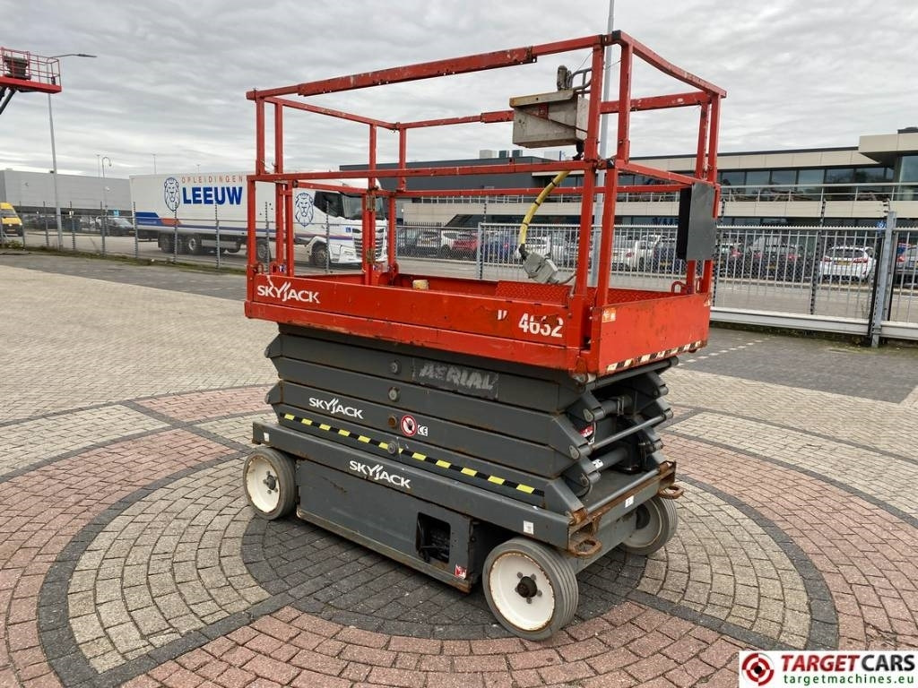SkyJack SJIII-4632 Electric 4632 Scissor Work Lift 1170cm - Plataforma de tijeras: foto 2 SkyJack SJIII-4632 Electric 4632 Scissor Work Lift 1170cm - Plataforma de tijeras: foto 2