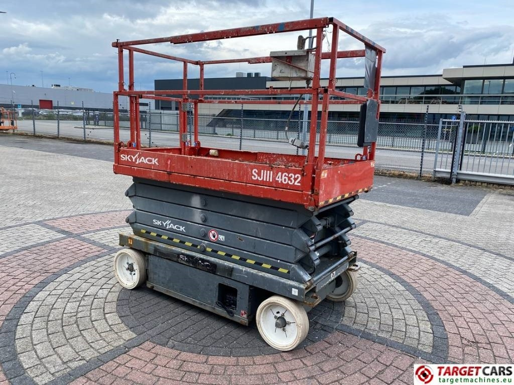 SkyJack SJIII-4632 Electric 4632 Scissor Work Lift 1170cm - Plataforma de tijeras: foto 2 SkyJack SJIII-4632 Electric 4632 Scissor Work Lift 1170cm - Plataforma de tijeras: foto 2