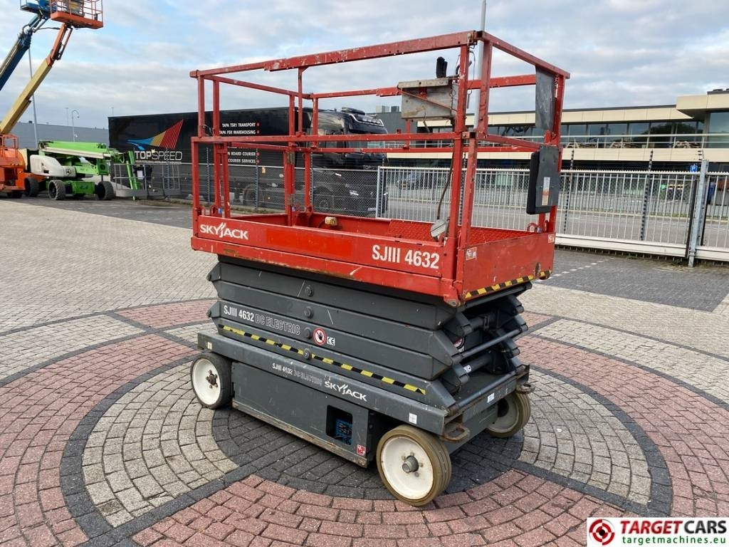 SkyJack SJIII-4632 Electric 4632 Scissor Work Lift 1170cm  - Plataforma de tijeras: foto 2 SkyJack SJIII-4632 Electric 4632 Scissor Work Lift 1170cm  - Plataforma de tijeras: foto 2