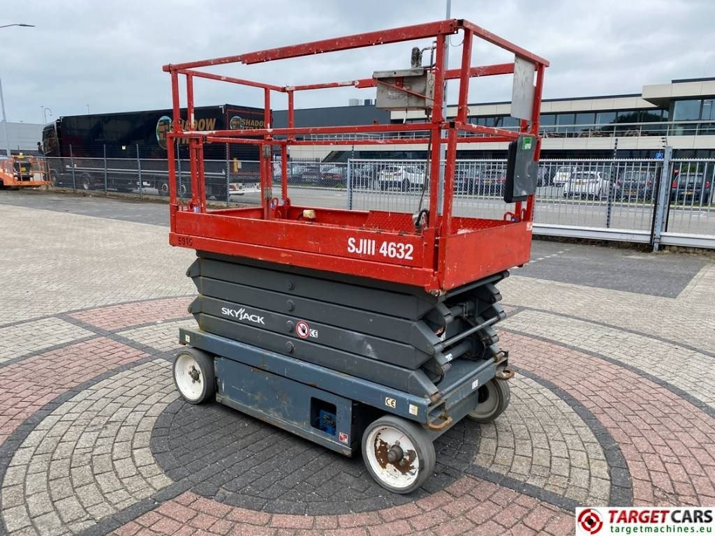 SkyJack SJIII-4632 Electric Scissor Work Lift 1170cm - Plataforma de tijeras: foto 2 SkyJack SJIII-4632 Electric Scissor Work Lift 1170cm - Plataforma de tijeras: foto 2