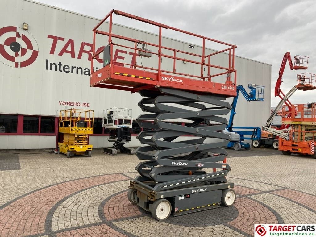 Plataforma de tijeras SkyJack SJIII-4740 Electric 4740 Scissor Work Lift 1380cm: foto 30 Plataforma de tijeras SkyJack SJIII-4740 Electric 4740 Scissor Work Lift 1380cm: foto 30