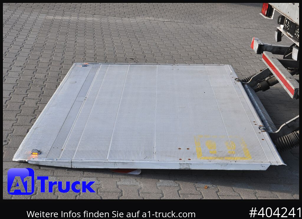 SCHMITZ Getränke, Lenkachse, LBW, Ladebordwand, kurzer Aufbau - Semirremolque transporte de bebidas: foto 2 SCHMITZ Getränke, Lenkachse, LBW, Ladebordwand, kurzer Aufbau - Semirremolque transporte de bebidas: foto 2