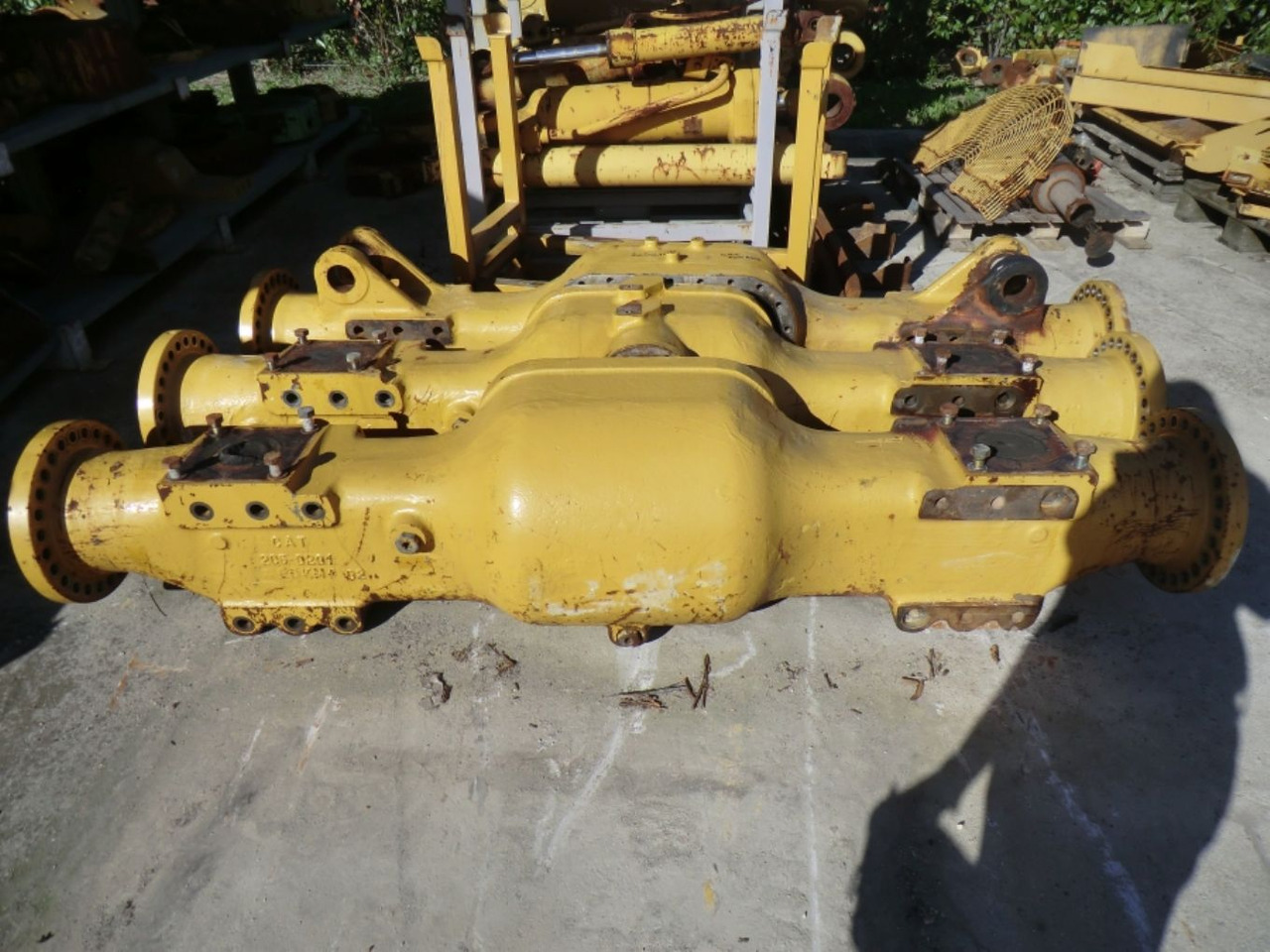 Caterpillar 735 ALLOGGIAMENTO ASSALE CENTRALE - Eje y piezas para Maquinaria de construcción: foto 2 Caterpillar 735 ALLOGGIAMENTO ASSALE CENTRALE - Eje y piezas para Maquinaria de construcción: foto 2