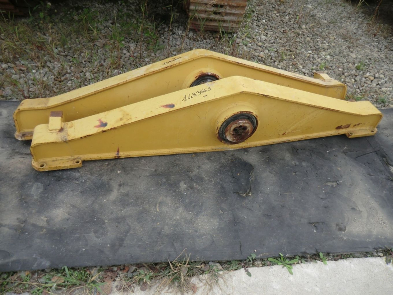 Caterpillar 735 Braccetto destro di collegamento assale centrale e posteriore. (ARM AS RH) - Eje y piezas para Maquinaria de construcción: foto 1 Caterpillar 735 Braccetto destro di collegamento assale centrale e posteriore. (ARM AS RH) - Eje y piezas para Maquinaria de construcción: foto 1