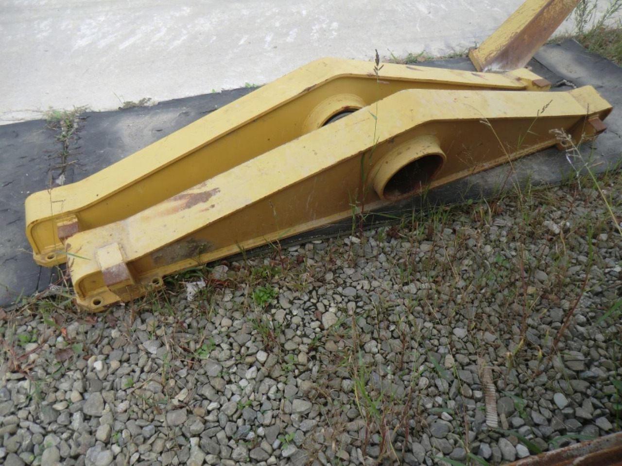 Caterpillar 735 Braccetto sinistro di collegamento assale centrale e posteriore. (ARM AS LH) - Eje y piezas para Maquinaria de construcción: foto 1 Caterpillar 735 Braccetto sinistro di collegamento assale centrale e posteriore. (ARM AS LH) - Eje y piezas para Maquinaria de construcción: foto 1