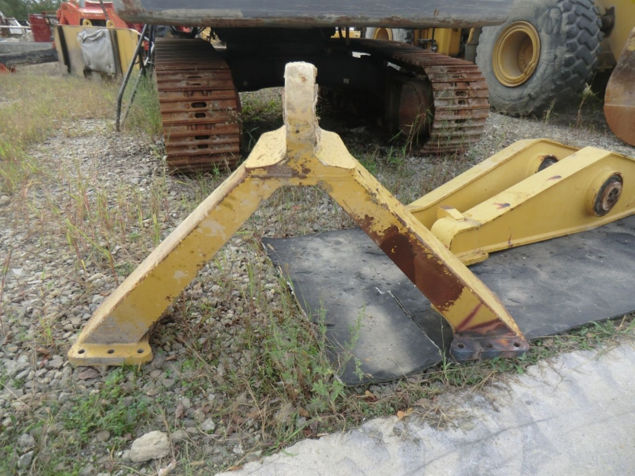 Caterpillar 735 Supporto telaio assale posteriore - Eje y piezas para Maquinaria de construcción: foto 1 Caterpillar 735 Supporto telaio assale posteriore - Eje y piezas para Maquinaria de construcción: foto 1