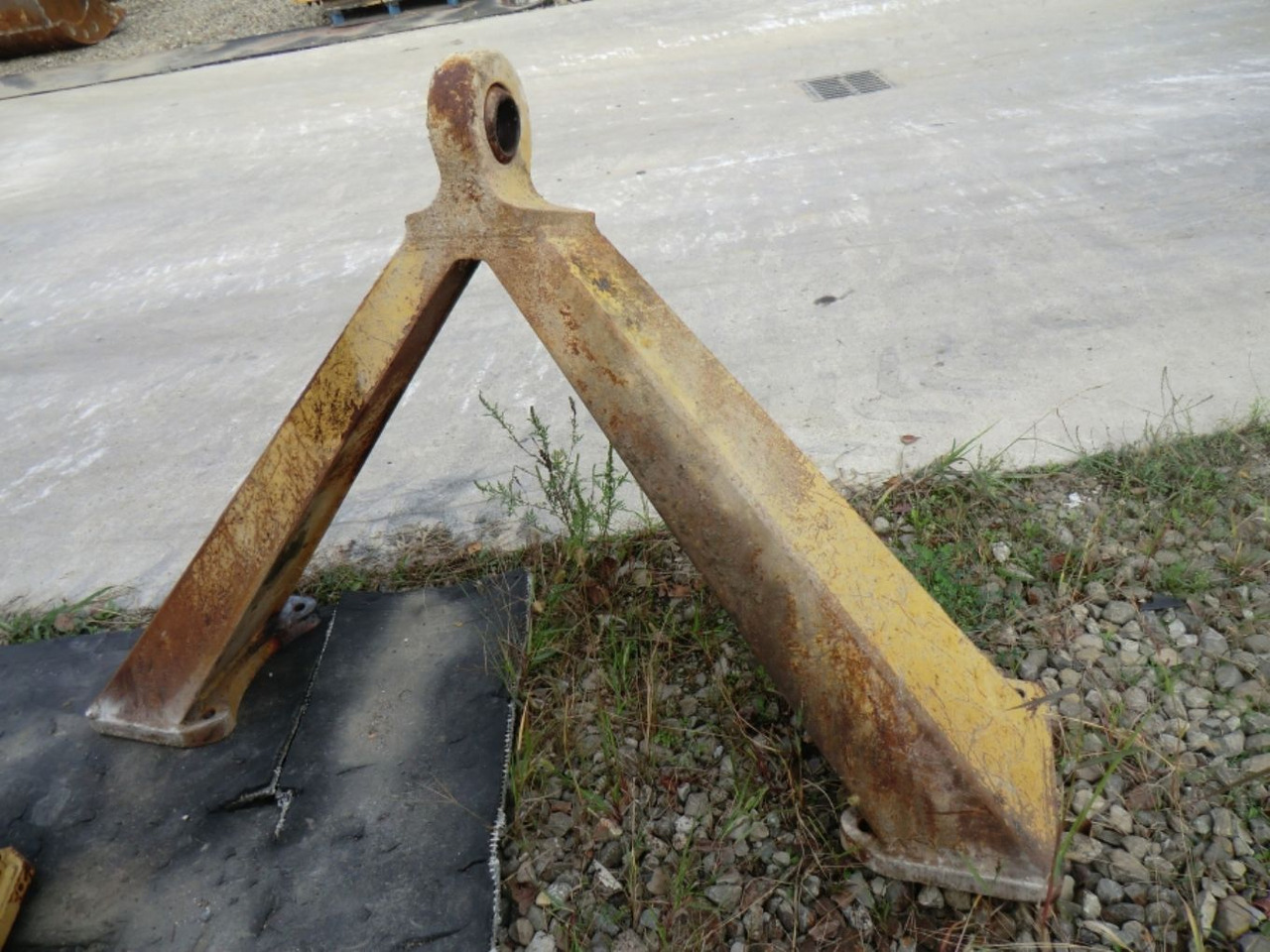 Caterpillar 735 Supporto telaio assale posteriore - Eje y piezas para Maquinaria de construcción: foto 2 Caterpillar 735 Supporto telaio assale posteriore - Eje y piezas para Maquinaria de construcción: foto 2