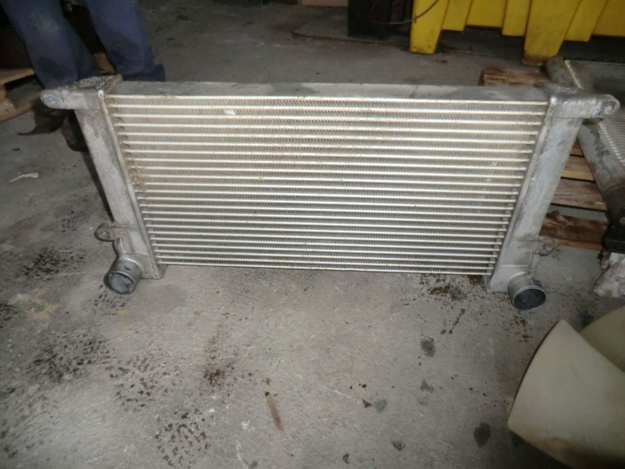 HITACHI ZX240 BAS INTERCOOLER - Intercooler para Maquinaria de construcción: foto 1 HITACHI ZX240 BAS INTERCOOLER - Intercooler para Maquinaria de construcción: foto 1
