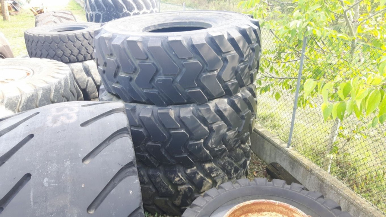 MICHELIN 29/5R35 Pneumatici 29.5R35 in buone condizioni - Neumático para Maquinaria de construcción: foto 2 MICHELIN 29/5R35 Pneumatici 29.5R35 in buone condizioni - Neumático para Maquinaria de construcción: foto 2
