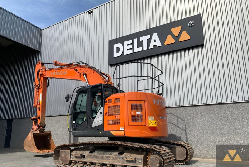 Hitachi ZX225USLC-6 - Excavadora de cadenas: foto 4 Hitachi ZX225USLC-6 - Excavadora de cadenas: foto 4