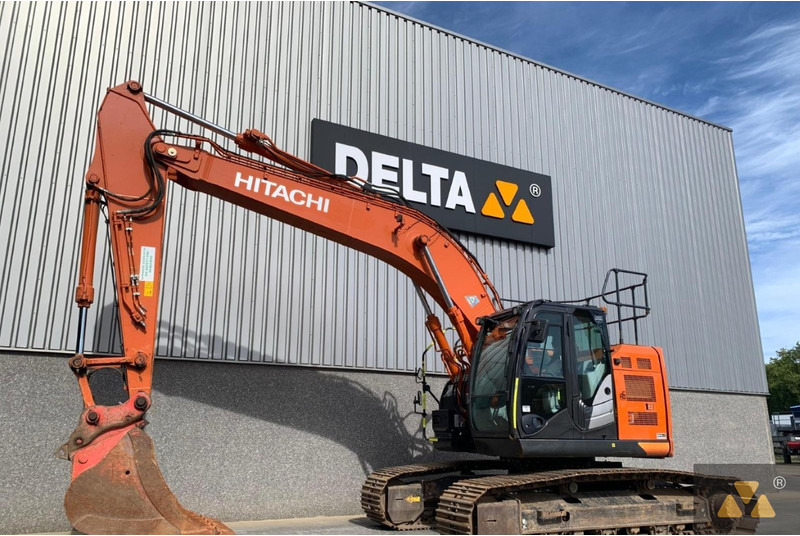 Hitachi ZX225USLC-6 - Excavadora de cadenas: foto 3 Hitachi ZX225USLC-6 - Excavadora de cadenas: foto 3