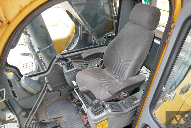 Excavadora de demolición Volvo EC460LC HR: foto 7