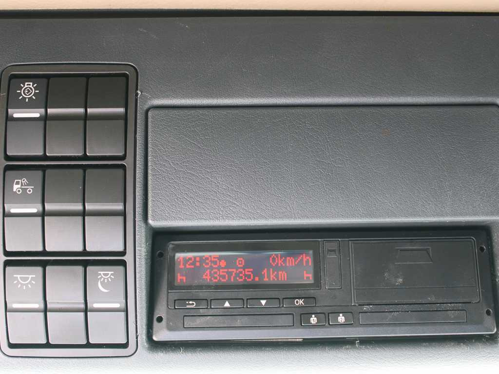 Cabeza tractora MAN TGX 18.500, EURO 6, LOW DECK, RETARDER: foto 15 Cabeza tractora MAN TGX 18.500, EURO 6, LOW DECK, RETARDER: foto 15