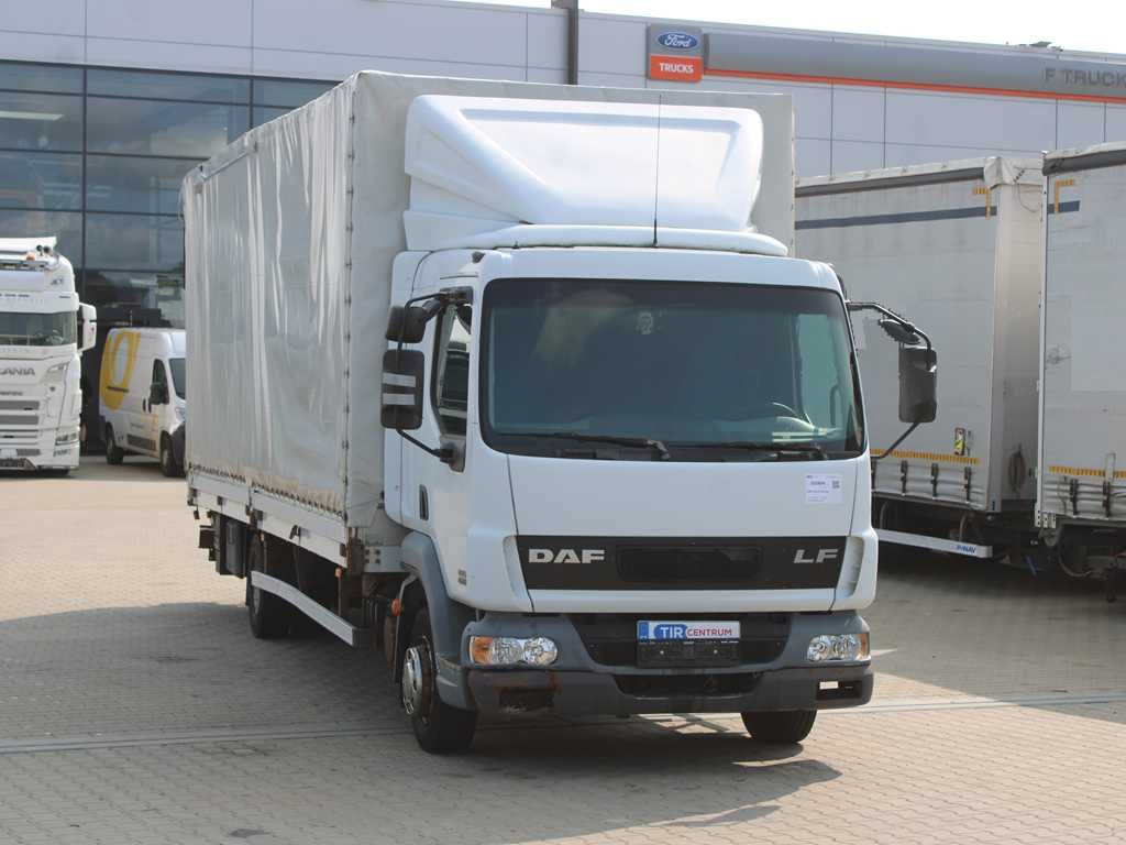 DAF FA LF 45.220, EURO 3, SIDEWALLS, TAIL LIFT - Camión lona: foto 2 DAF FA LF 45.220, EURO 3, SIDEWALLS, TAIL LIFT - Camión lona: foto 2
