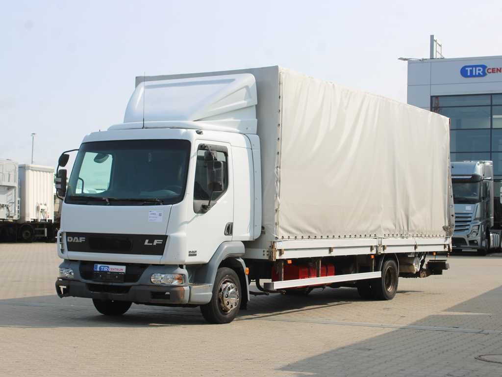 DAF FA LF 45.220, EURO 3, SIDEWALLS, TAIL LIFT - Camión lona: foto 1 DAF FA LF 45.220, EURO 3, SIDEWALLS, TAIL LIFT - Camión lona: foto 1
