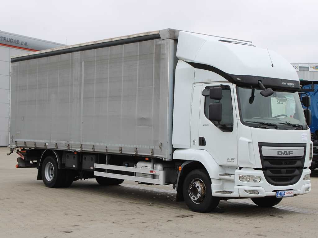 DAF LF 250 FA, HYDRAULIC LIFT, EURO 6 - Camión lona: foto 2 DAF LF 250 FA, HYDRAULIC LIFT, EURO 6 - Camión lona: foto 2