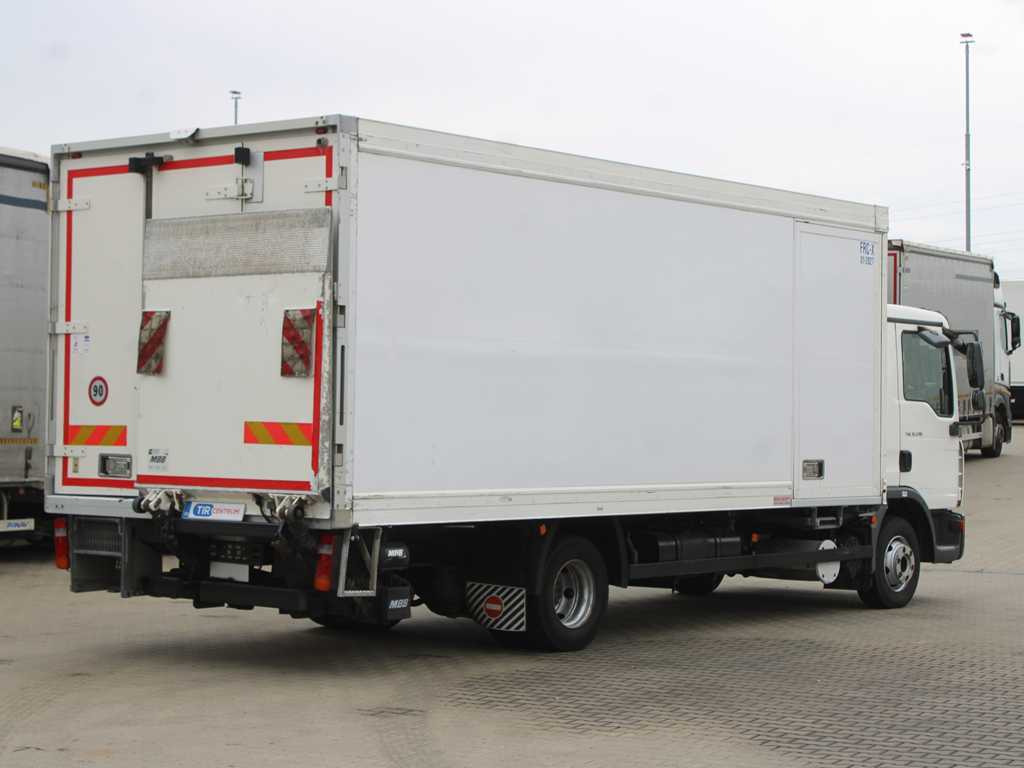 MAN TGL 12.210, EURO 4, HYDRAULIC FRONT, CARRIER SUPRA 850 Mt, 2X EVAPORATOR - Camión frigorífico: foto 4 MAN TGL 12.210, EURO 4, HYDRAULIC FRONT, CARRIER SUPRA 850 Mt, 2X EVAPORATOR - Camión frigorífico: foto 4