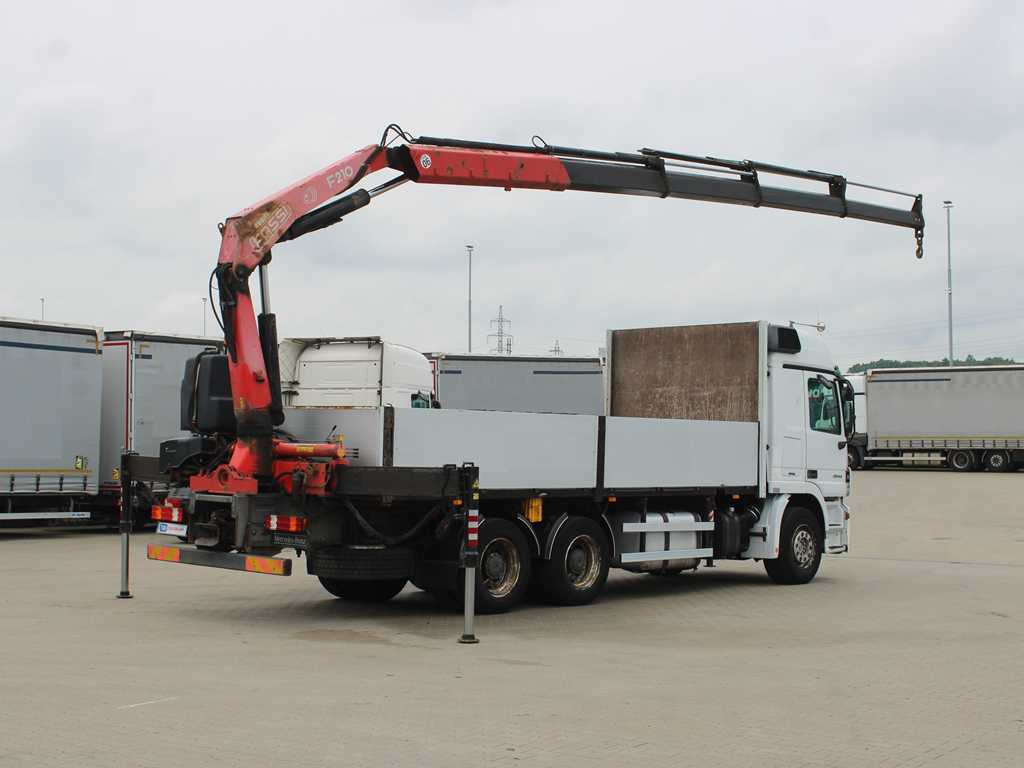 Mercedes-Benz Actros 2644, 6X4, EURO 4, HYDRAULIC ARM FASSI F210 - Camión caja abierta, Camión grúa: foto 4 Mercedes-Benz Actros 2644, 6X4, EURO 4, HYDRAULIC ARM FASSI F210 - Camión caja abierta, Camión grúa: foto 4