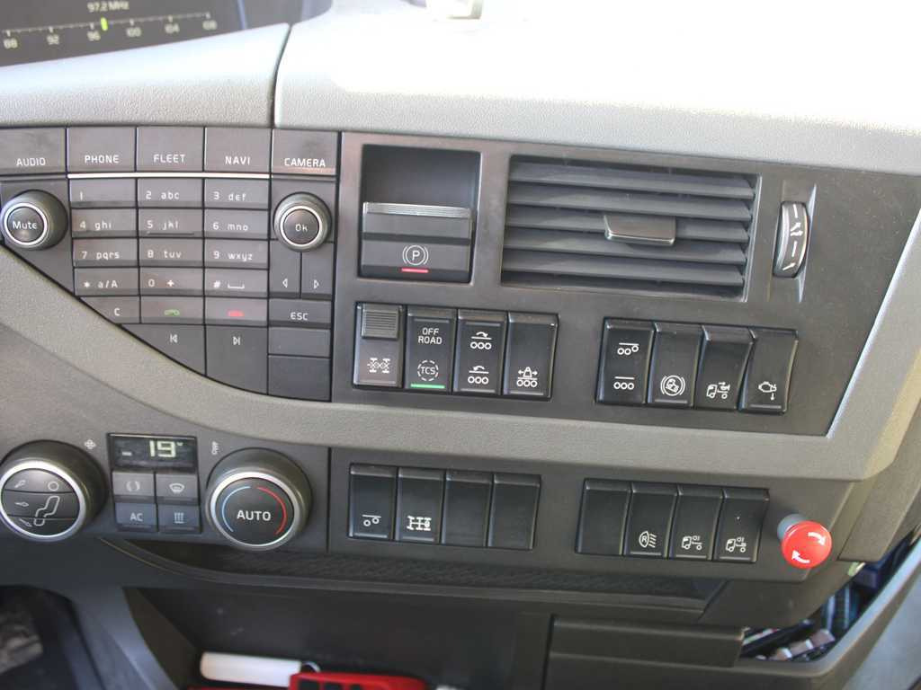 Camión volquete Volvo FH 750, EURO 6, 8X4, LIFTING AXLE, VEB +, 17m³: foto 16