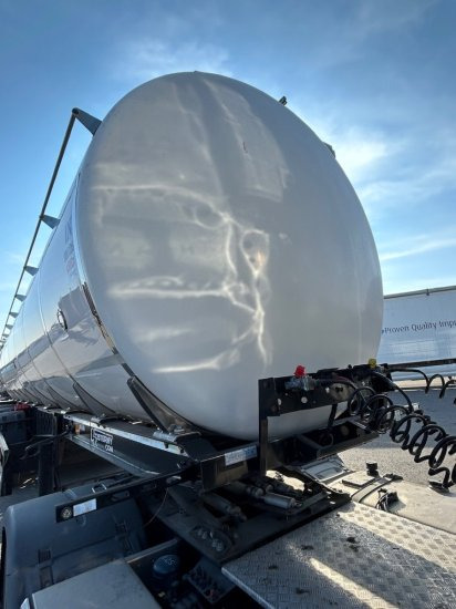 Kögel Lebensmitteltankauflieger 32000l 3 Kammern, Neu Aufgebaut!!! - Semirremolque cisterna: foto 2 Kögel Lebensmitteltankauflieger 32000l 3 Kammern, Neu Aufgebaut!!! - Semirremolque cisterna: foto 2