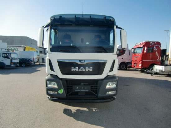 MAN TGS 18.420 Tiertransporter,Euro 6, Manual Seilwinde, el. Ladebordwand Voll Luft - Camión para caballos: foto 2 MAN TGS 18.420 Tiertransporter,Euro 6, Manual Seilwinde, el. Ladebordwand Voll Luft - Camión para caballos: foto 2