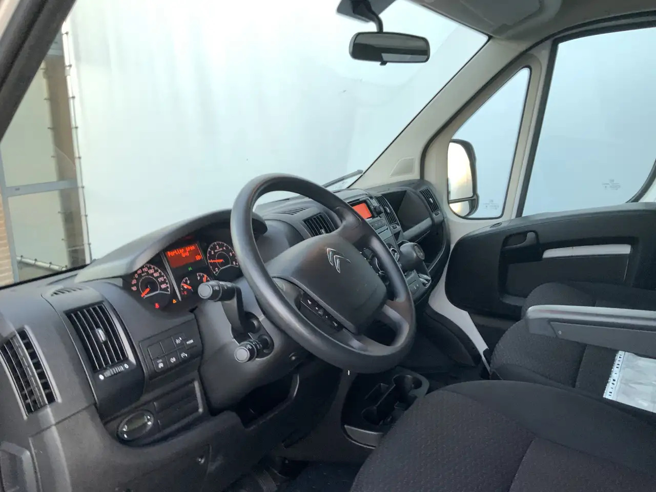 Citroen Jumper 2.2 BlueHDi 165 L3 3.5t Meubel bak & Deuren Airco - Furgoneta caja cerrada: foto 5 Citroen Jumper 2.2 BlueHDi 165 L3 3.5t Meubel bak & Deuren Airco - Furgoneta caja cerrada: foto 5