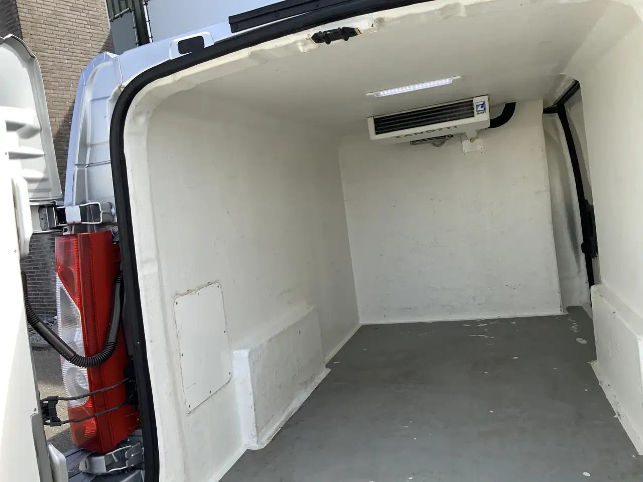 Citroen Jumpy 2.0 HDI L2H1 Koelauto werkt 100% Dag & Nacht Airco - Furgoneta frigorifica: foto 5 Citroen Jumpy 2.0 HDI L2H1 Koelauto werkt 100% Dag & Nacht Airco - Furgoneta frigorifica: foto 5