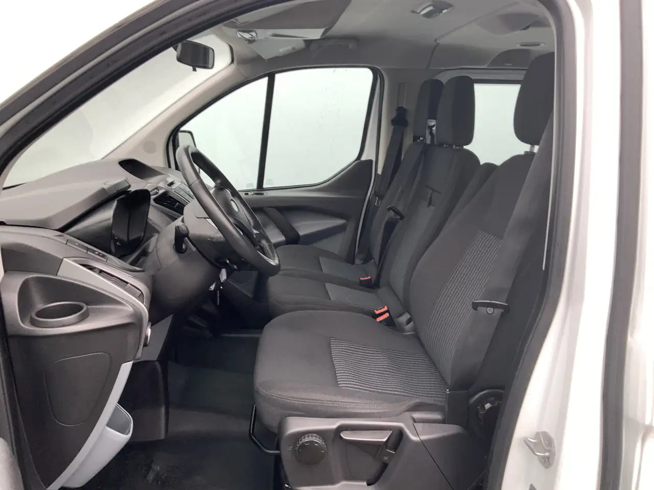 Ford Transit Custom 300 2.2 TDCI L2H1 (11000,- ex btw /ex bpm)Trend - Furgoneta de pasajeros: foto 4 Ford Transit Custom 300 2.2 TDCI L2H1 (11000,- ex btw /ex bpm)Trend - Furgoneta de pasajeros: foto 4