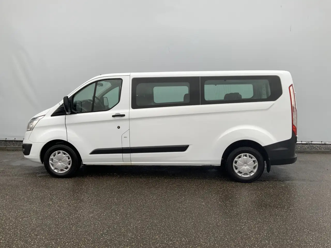 Ford Transit Custom 300 2.2 TDCI L2H1 (11000,- ex btw /ex bpm)Trend - Furgoneta de pasajeros: foto 3 Ford Transit Custom 300 2.2 TDCI L2H1 (11000,- ex btw /ex bpm)Trend - Furgoneta de pasajeros: foto 3