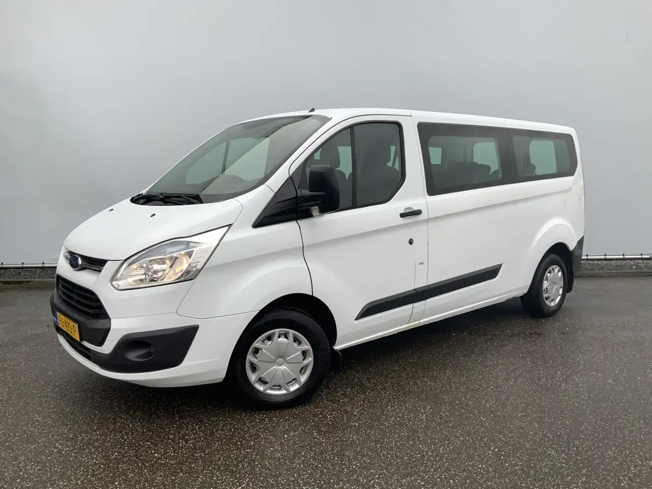 Ford Transit Custom 300 2.2 TDCI L2H1 (11000,- ex btw /ex bpm)Trend - Furgoneta de pasajeros: foto 1 Ford Transit Custom 300 2.2 TDCI L2H1 (11000,- ex btw /ex bpm)Trend - Furgoneta de pasajeros: foto 1