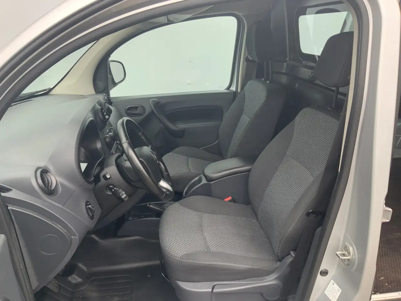 Mercedes-Benz Citan 109 CDI BlueEFFICIENCY Airco Dub Schuifdeur Cruise - Furgoneta pequeña: foto 5 Mercedes-Benz Citan 109 CDI BlueEFFICIENCY Airco Dub Schuifdeur Cruise - Furgoneta pequeña: foto 5