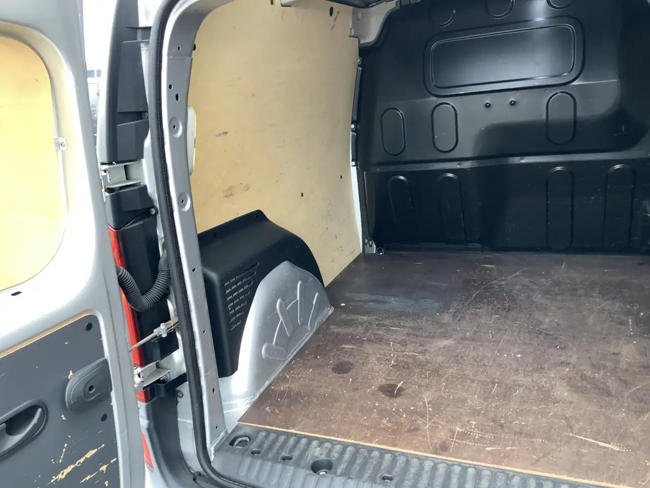 Furgoneta pequeña Mercedes-Benz Citan 109 CDI BlueEFFICIENCY Business Ambition Airco Tre: foto 10