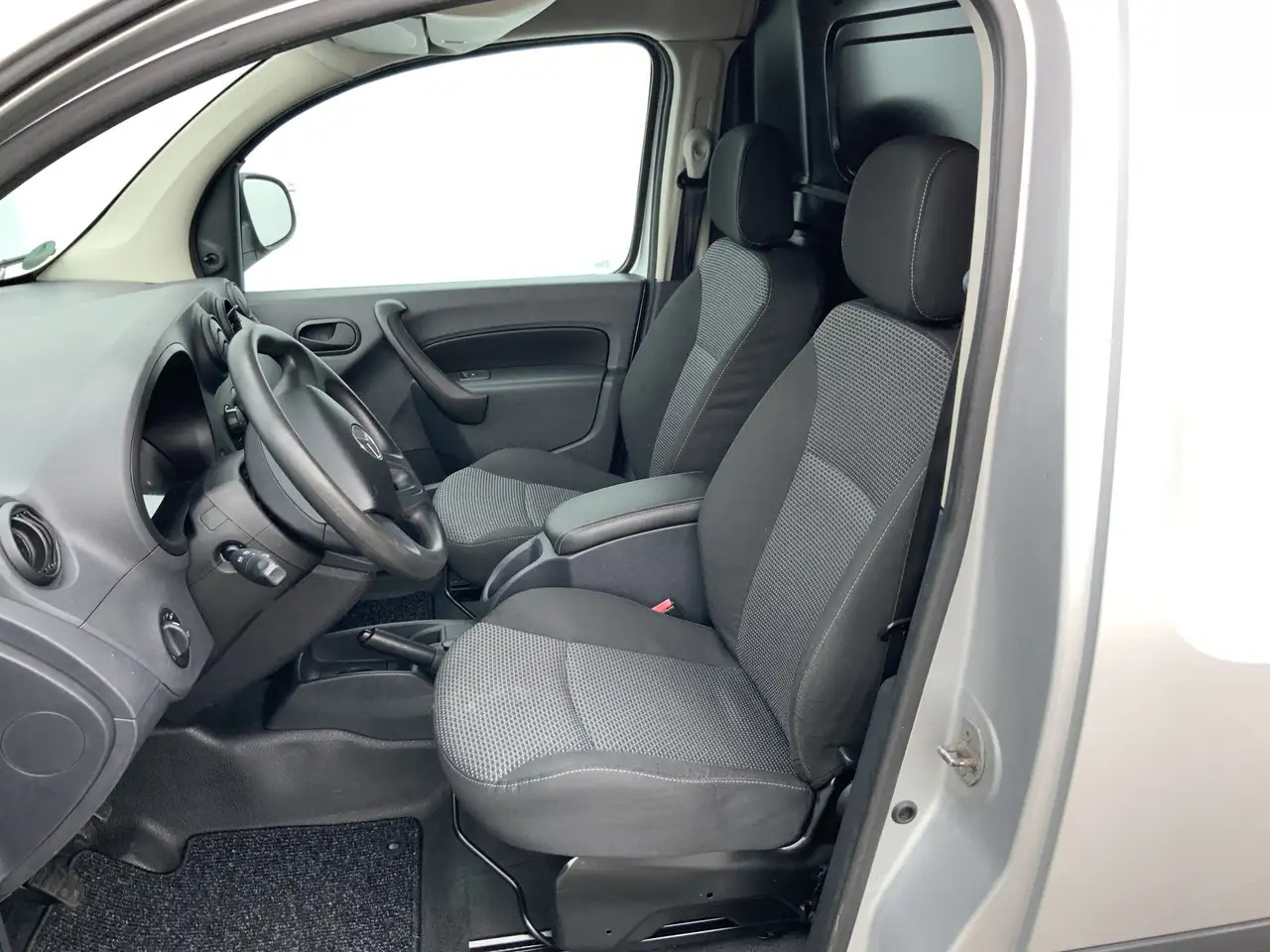 Mercedes-Benz Citan 109 CDI BlueEFFICIENCY Business Ambition Airco Tre - Furgoneta pequeña: foto 4 Mercedes-Benz Citan 109 CDI BlueEFFICIENCY Business Ambition Airco Tre - Furgoneta pequeña: foto 4