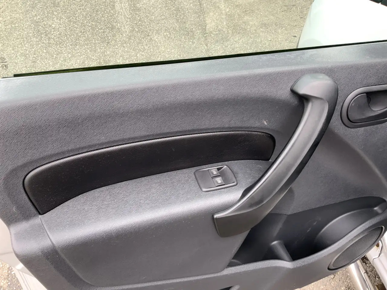 Furgoneta pequeña Mercedes-Benz Citan 109 CDI BlueEFFICIENCY Business Ambition Airco Tre: foto 6