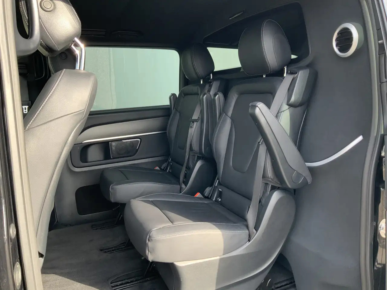 Mercedes-Benz V 300 300d Extra Lang Dub Cab Autom. Avantgarde Edition - Furgoneta combi: foto 3 Mercedes-Benz V 300 300d Extra Lang Dub Cab Autom. Avantgarde Edition - Furgoneta combi: foto 3