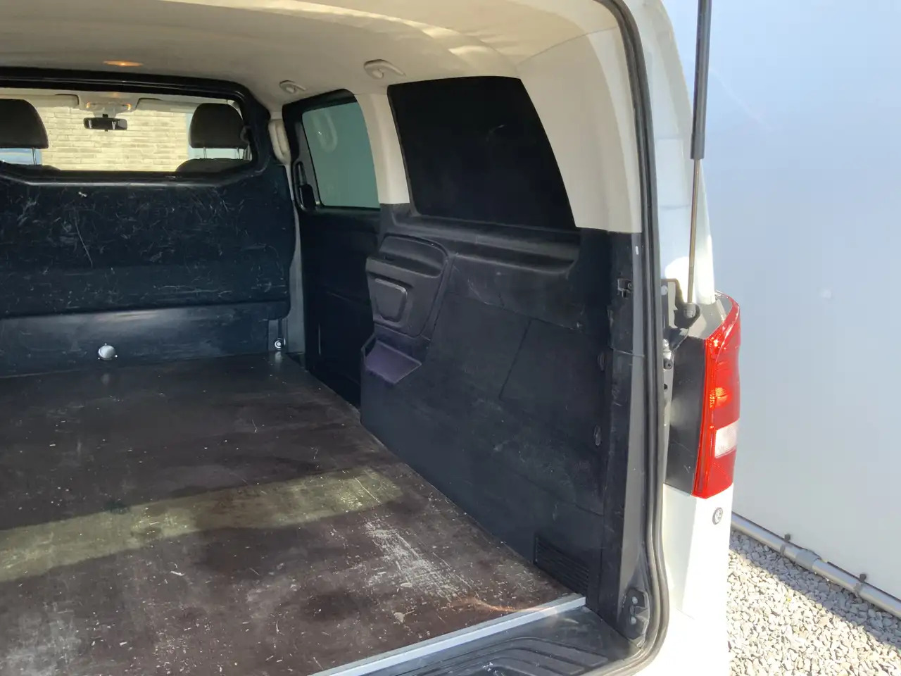 Leasing de Mercedes-Benz Vito Tourer XL 114 CDI Autom. Airco Cruise Camera Alu V Mercedes-Benz Vito Tourer XL 114 CDI Autom. Airco Cruise Camera Alu V: foto 15 Leasing de Mercedes-Benz Vito Tourer XL 114 CDI Autom. Airco Cruise Camera Alu V Mercedes-Benz Vito Tourer XL 114 CDI Autom. Airco Cruise Camera Alu V: foto 15