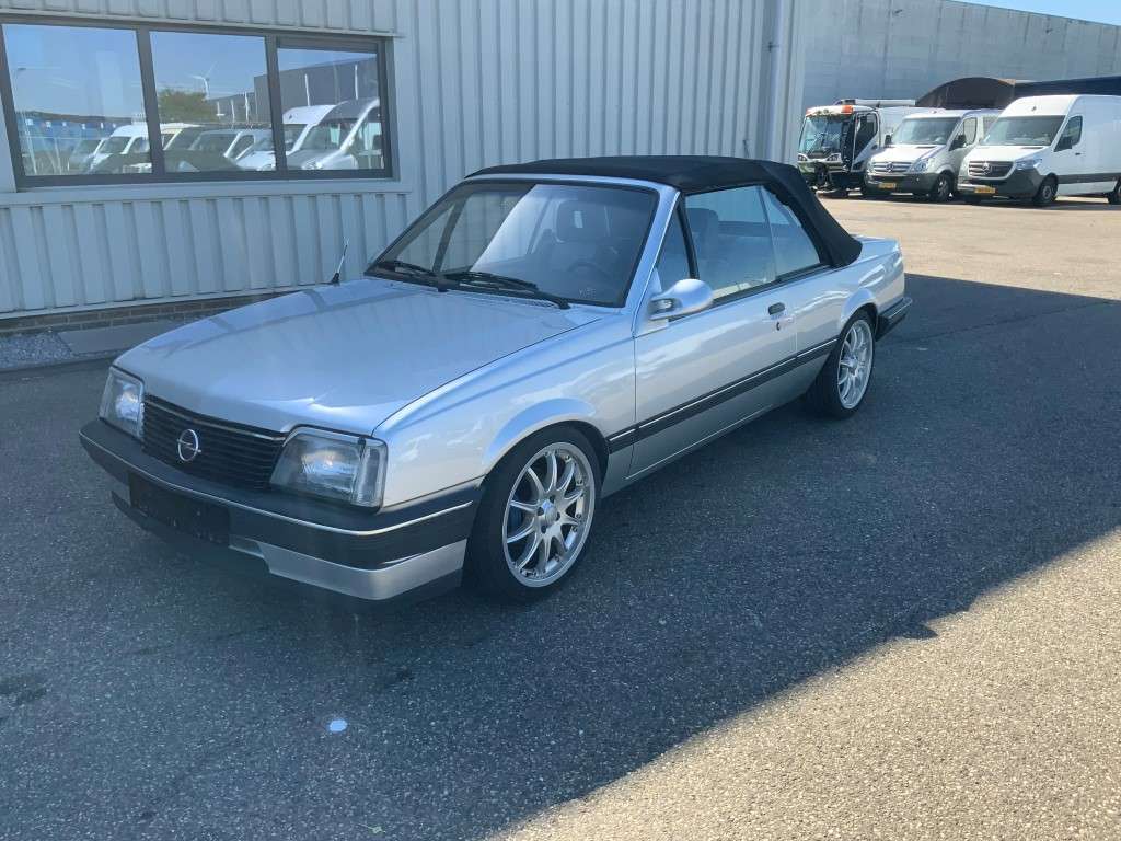 Opel Ascona 1.6 S Automaat Cabriolet Marge geen btw - Coche: foto 2 Opel Ascona 1.6 S Automaat Cabriolet Marge geen btw - Coche: foto 2