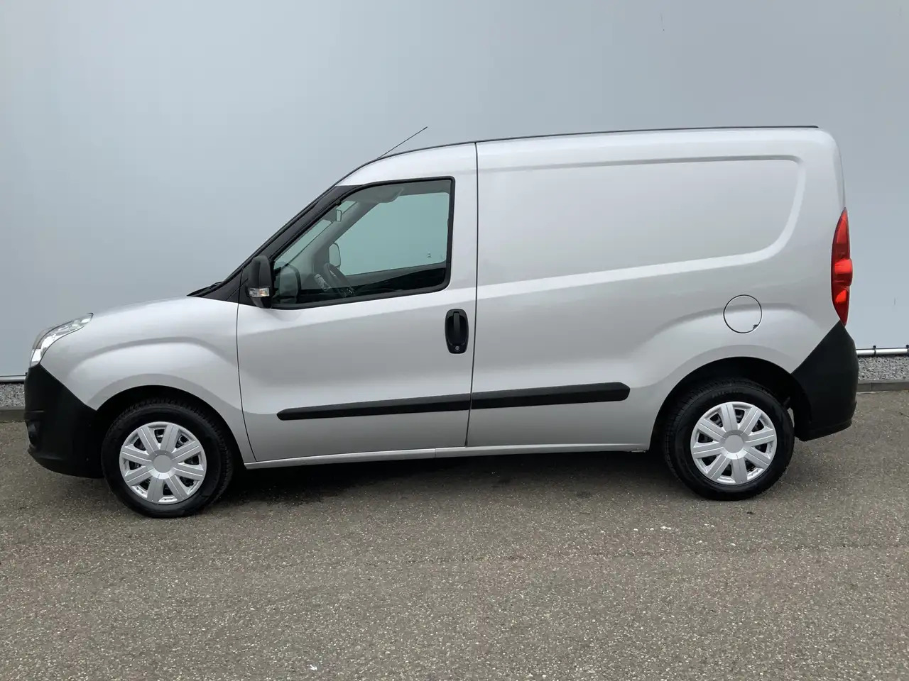 Opel Combo 1.3 CDTi L1H1 Edition Airco Euro 6 - Furgón: foto 3 Opel Combo 1.3 CDTi L1H1 Edition Airco Euro 6 - Furgón: foto 3