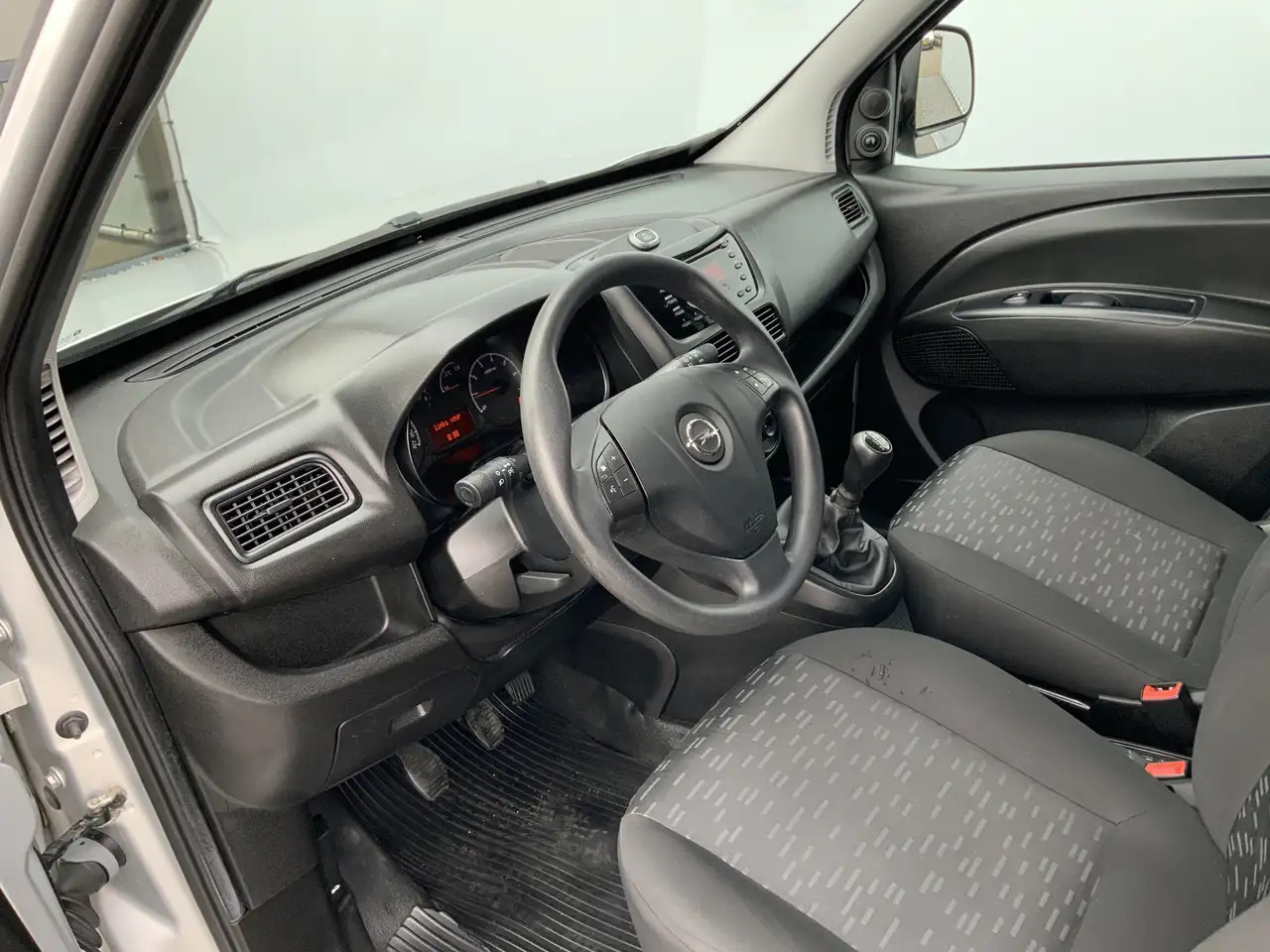 Opel Combo 1.3 CDTi L1H1 Edition Airco Euro 6 - Furgón: foto 5 Opel Combo 1.3 CDTi L1H1 Edition Airco Euro 6 - Furgón: foto 5