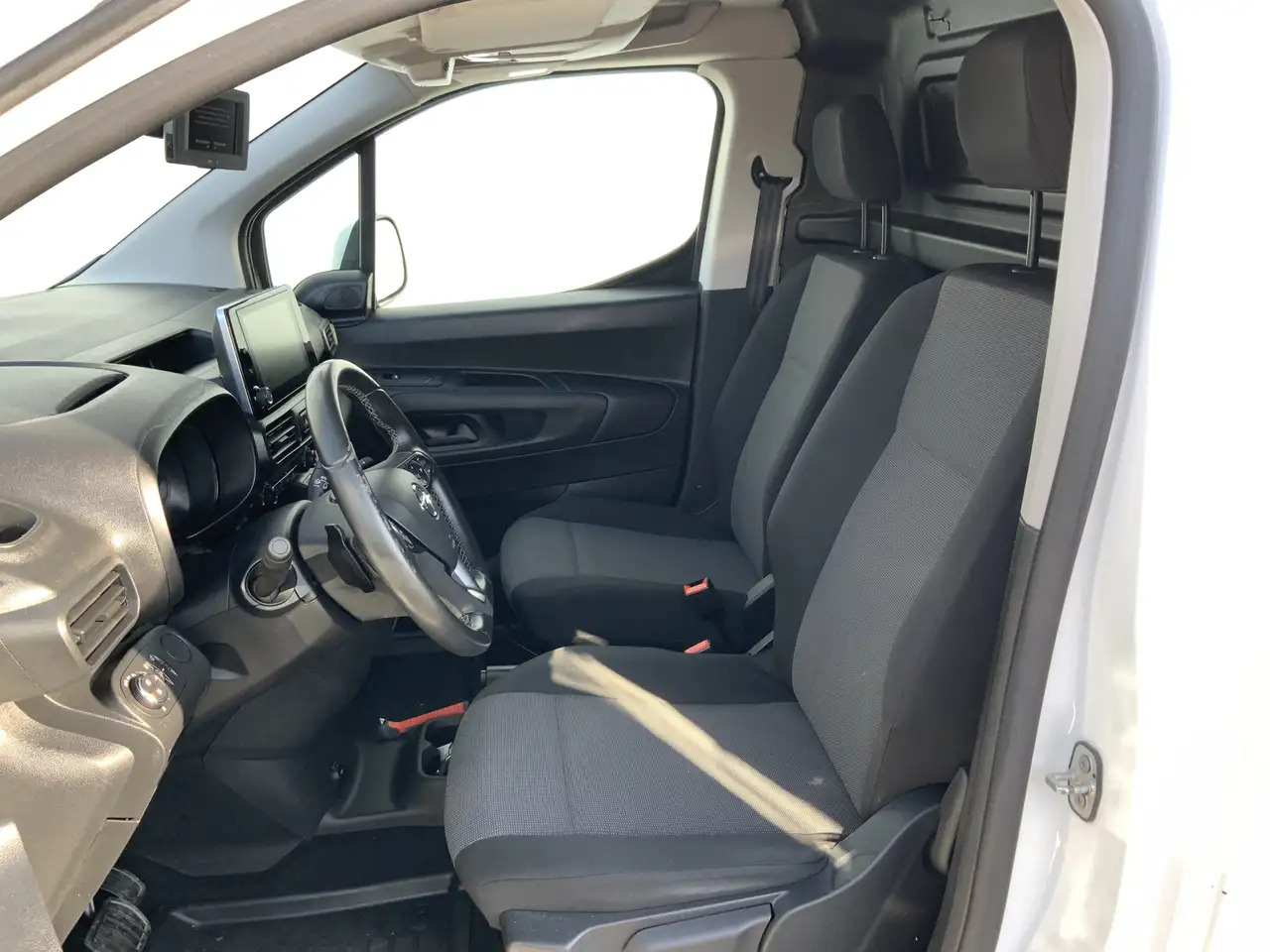 Opel Combo 1.5D L2H1 Edition Automaat Cruise Navi Airco Winte - Furgoneta pequeña: foto 4 Opel Combo 1.5D L2H1 Edition Automaat Cruise Navi Airco Winte - Furgoneta pequeña: foto 4