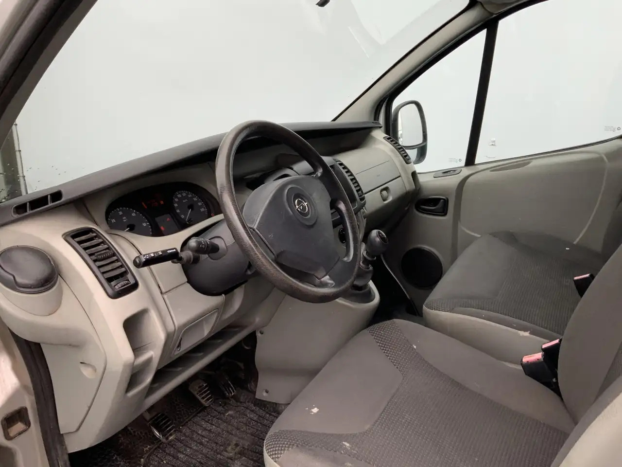 Opel Vivaro 2.0 CDTI L1H1 Airco Cruise 3 Zits Trekhaak 2000 kg - Furgón: foto 5 Opel Vivaro 2.0 CDTI L1H1 Airco Cruise 3 Zits Trekhaak 2000 kg - Furgón: foto 5