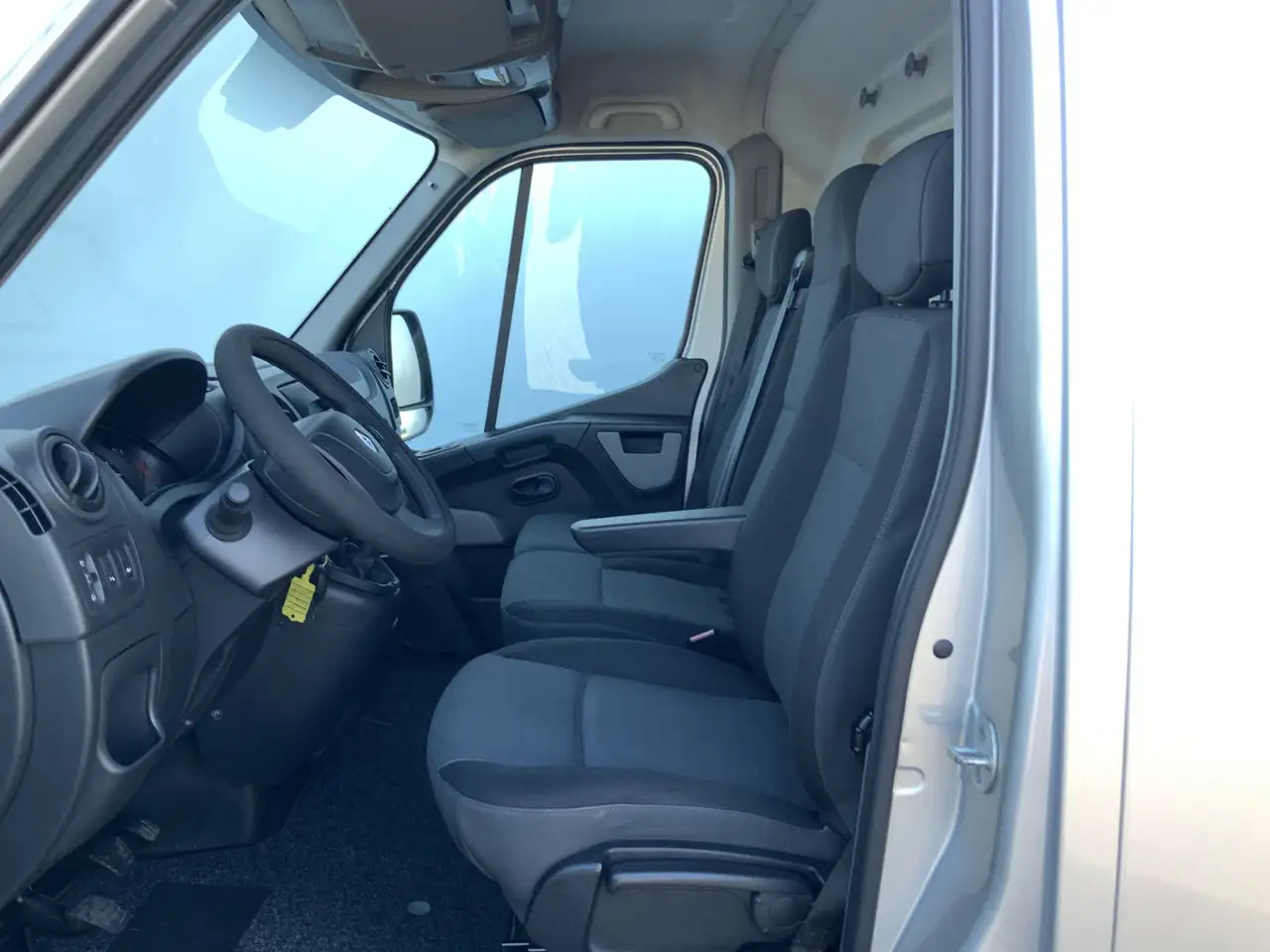 Renault Master T33 2.3 dCi L1H1Airco Cruise 3 Zits Trekhaak 2500 - Furgón: foto 4 Renault Master T33 2.3 dCi L1H1Airco Cruise 3 Zits Trekhaak 2500 - Furgón: foto 4